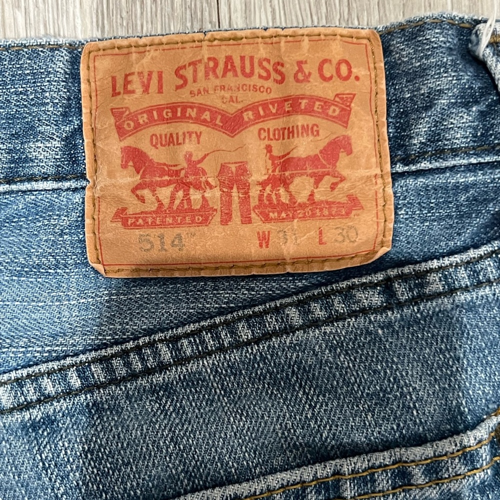 Levi jeans width 31 length 30. In good condition!